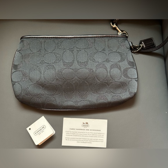 Coach wristlet - Picture 3 of 6